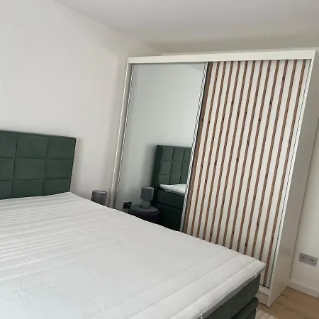 Lakeside, Awesome & Romantic, With Stylish Design Апартаменты